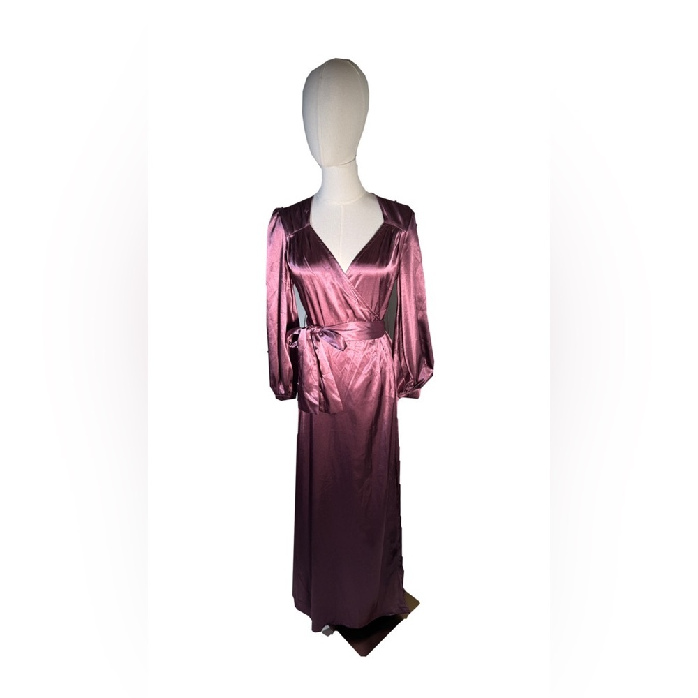 HOLLYWOODLAND BY ELLE REBEL STARLET SATIN ROBE GOWN IN PURPLE - Picture 3 of 11